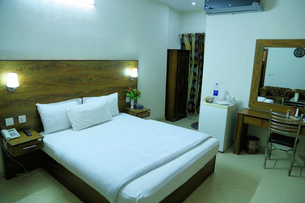 Fiesta Inn Hotel & Resorts Multan Exterior foto