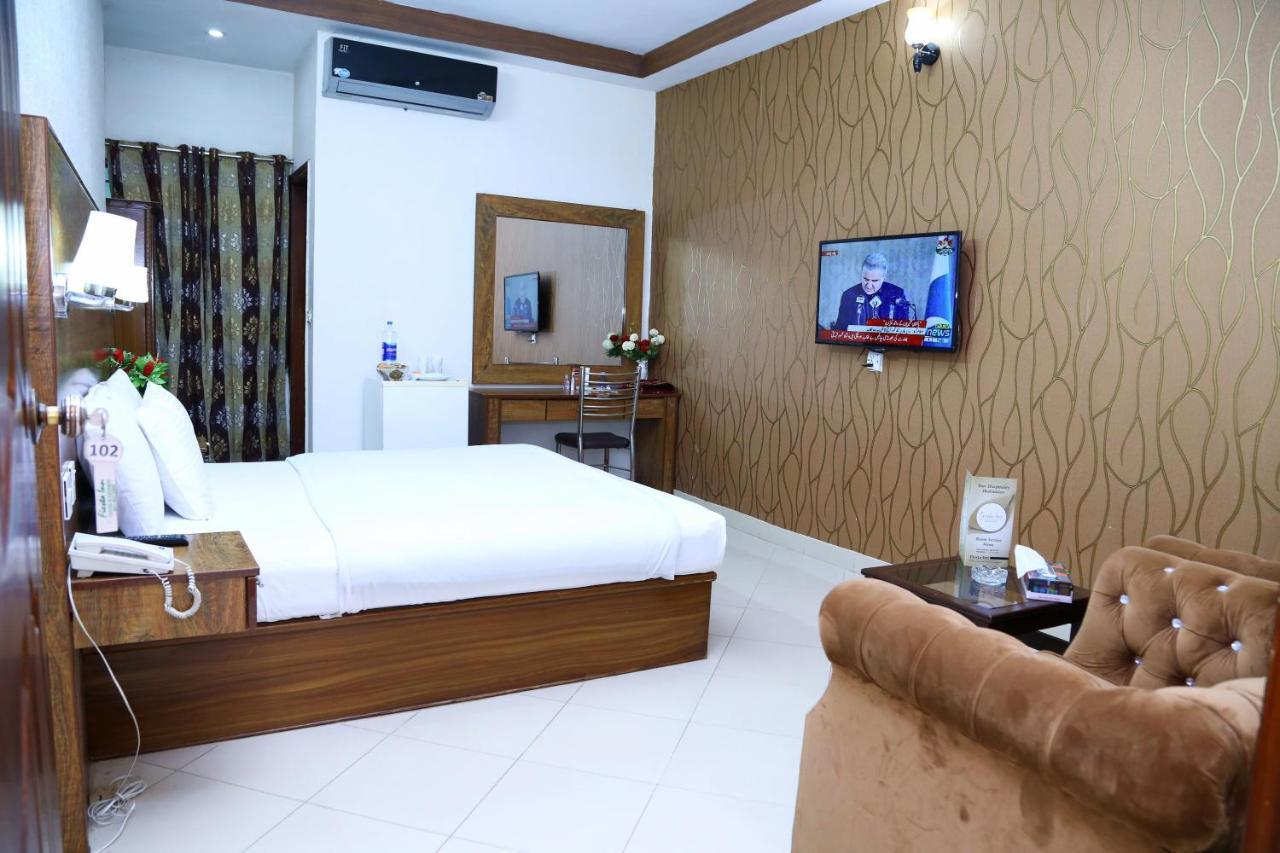 Fiesta Inn Hotel & Resorts Multan Exterior foto